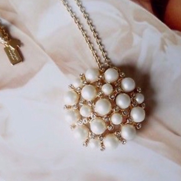 KATE SPADE • Cluster of Pearls Pendant Necklace - Picture 4 of 6